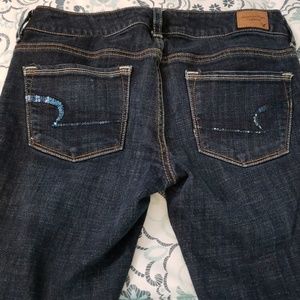 AE LOW RISE BOOT LEG JEANS